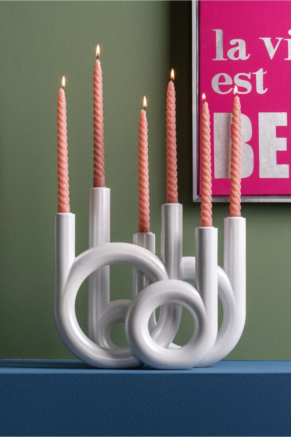 Illustration numéro 2 du produit Bougeoir polyrésine blanc 35x13.5x32.5cm