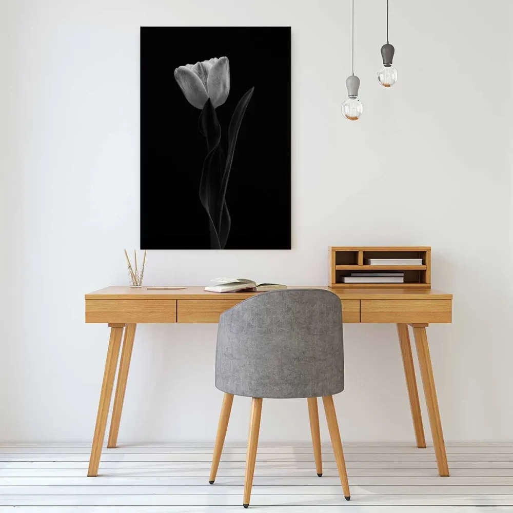 Illustration numéro 2 du produit Tableau fleurs femme tulipe  imprimé sur toile 60x90 cm