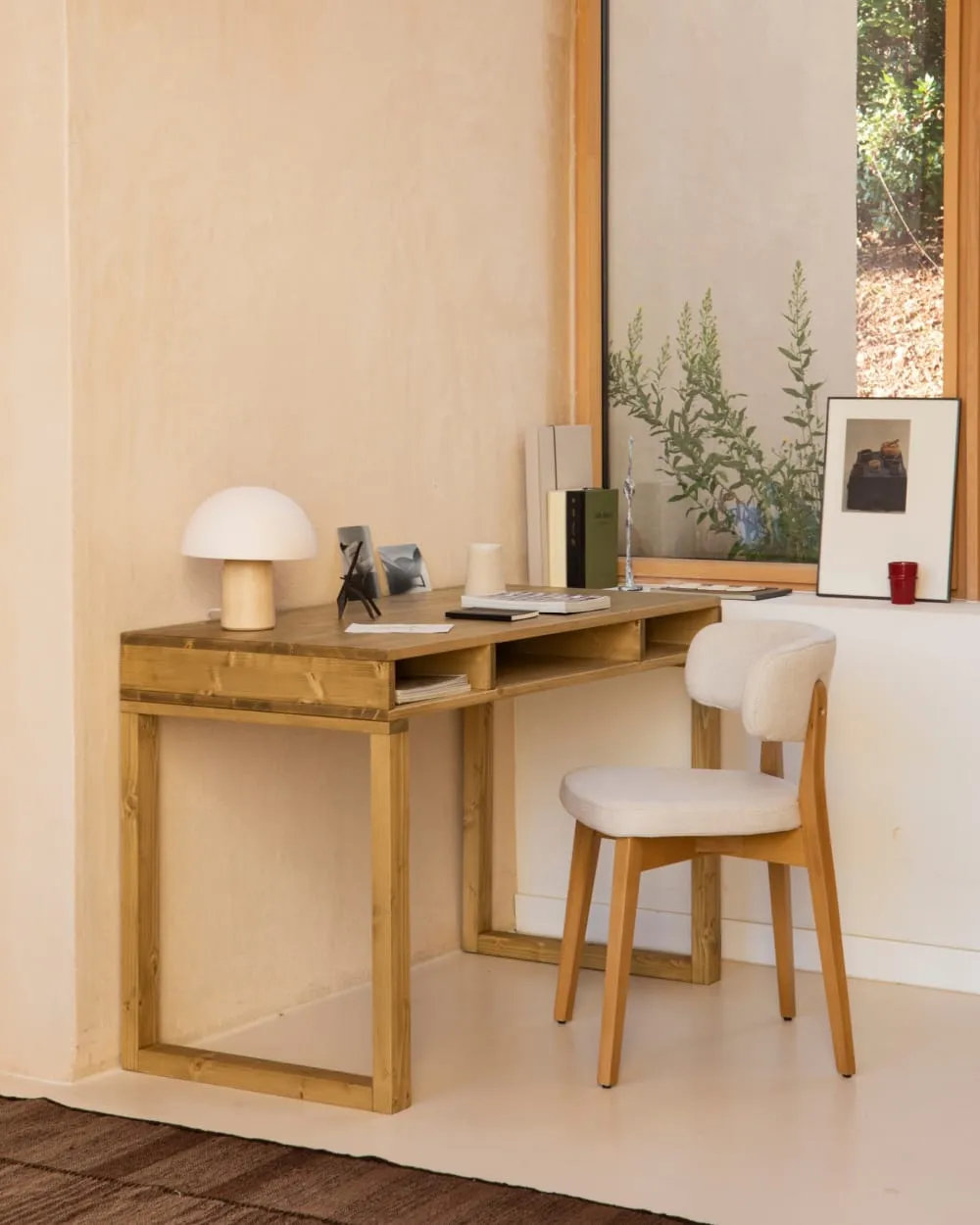 Illustration numéro 2 du produit Bureau en bois massif de sapin naturel