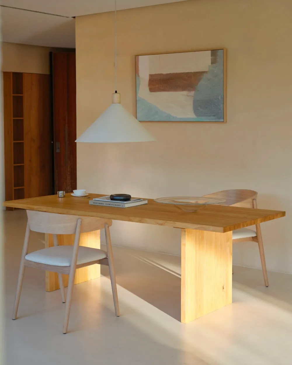 Illustration numéro 2 du produit Table à manger en bois 140 cm