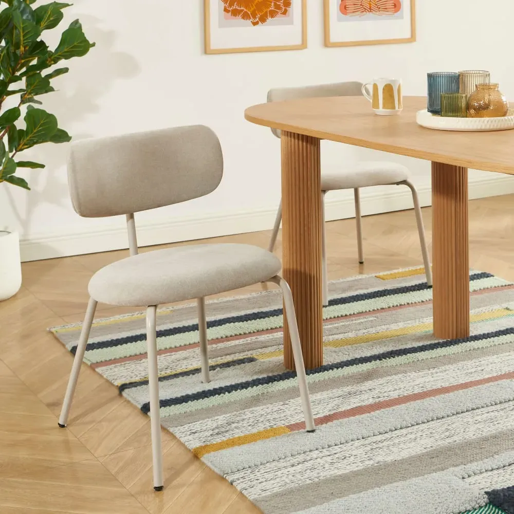 Illustration numéro 2 du produit Lot de 2 chaises tissu et pieds métal taupe