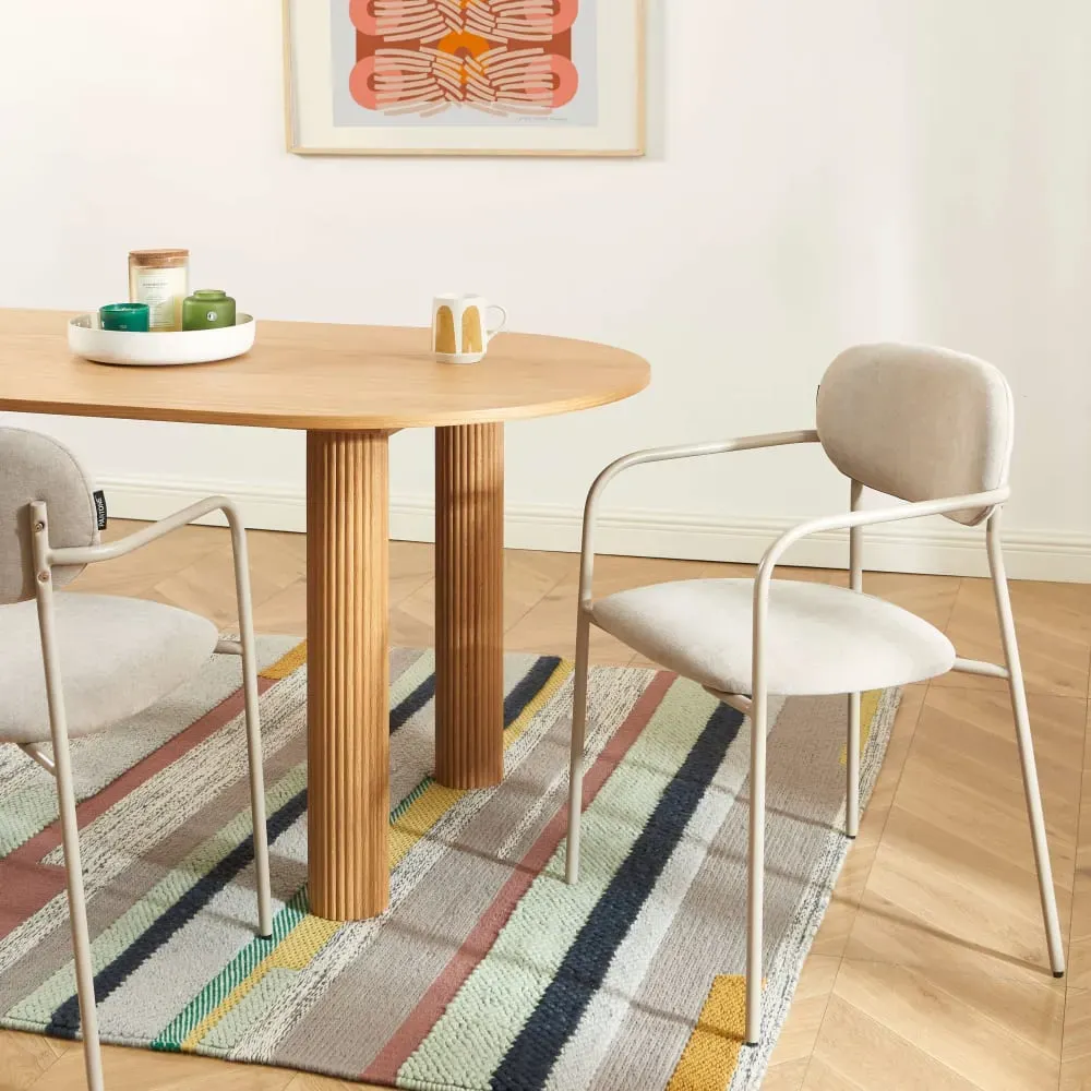 Illustration numéro 2 du produit Lot de 2 chaises tissu et pieds métal taupe