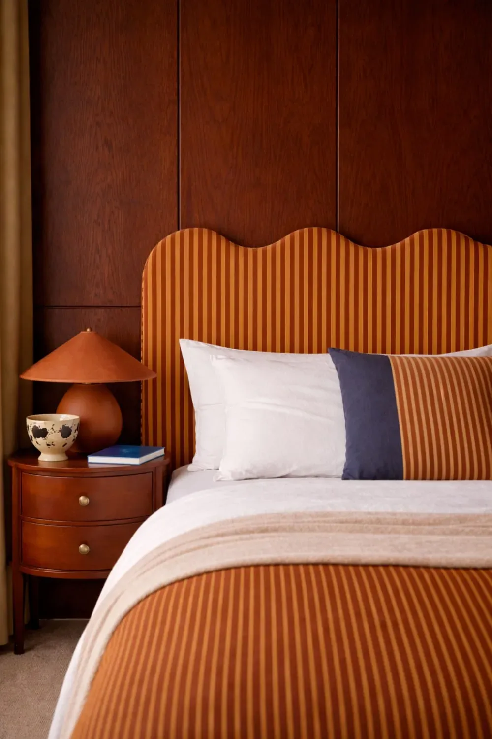 Illustration numéro 2 du produit Tête de lit rembourrée forme ondulée 160x73,5cm