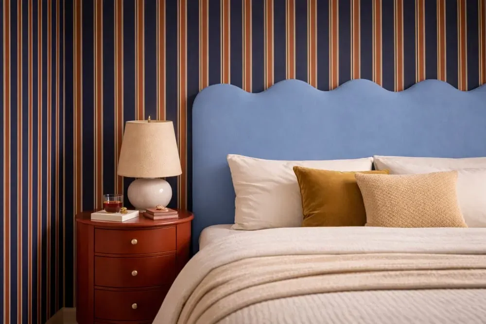 Illustration numéro 2 du produit Tête de lit rembourrée forme ondulée 160x73,5cm