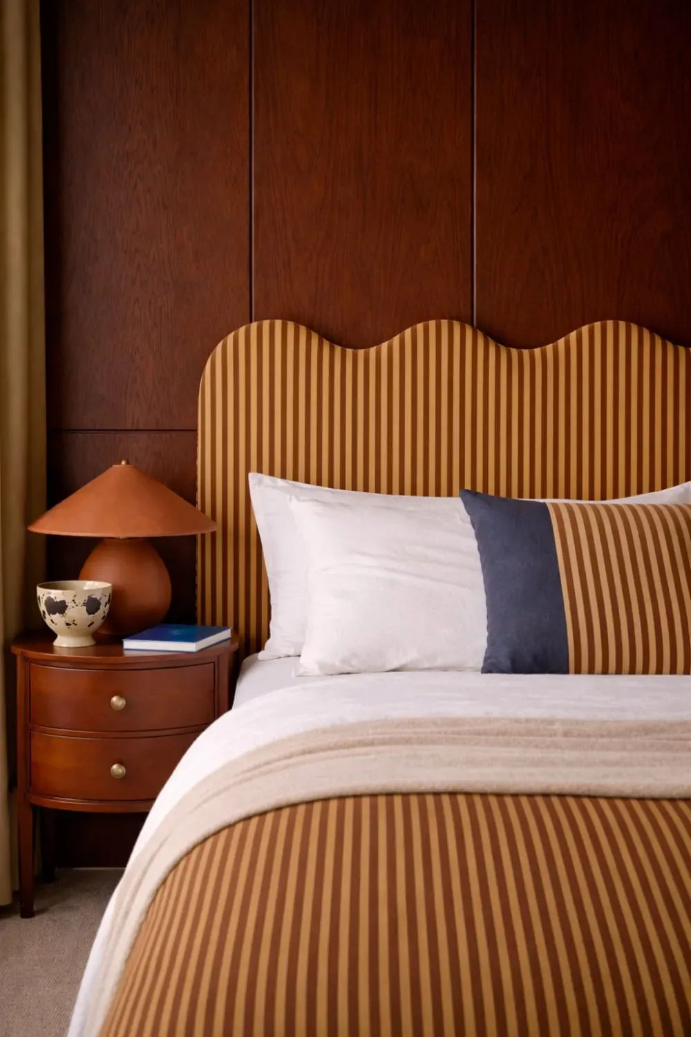 Illustration numéro 2 du produit Tête de lit rembourrée forme ondulée 160x73,5cm