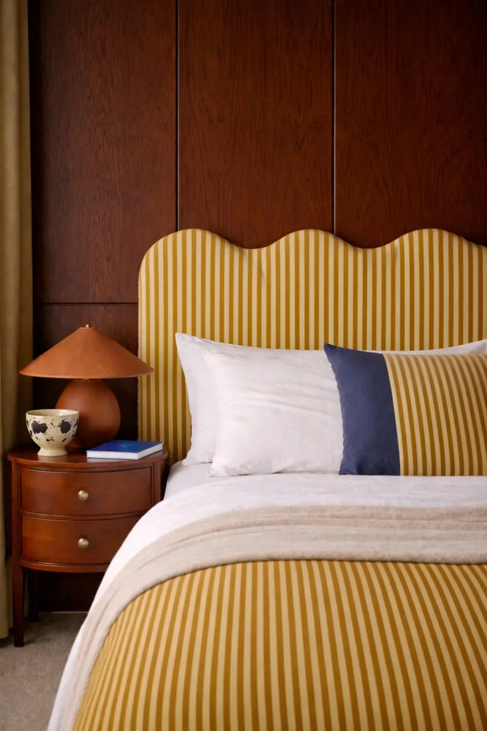 Illustration numéro 2 du produit Tête de lit rembourrée forme ondulée 160x73,5cm