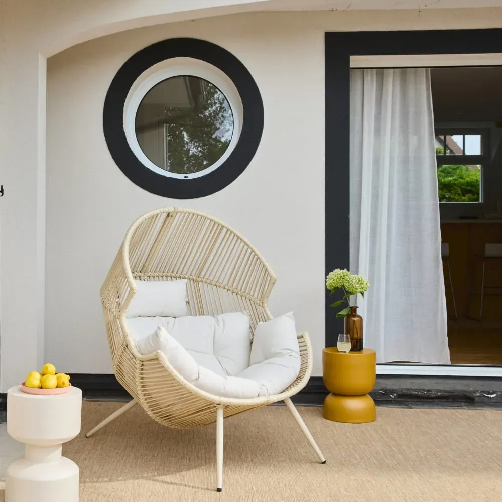 Illustration numéro 2 du produit Fauteuil oeuf de jardin acier et résine beige