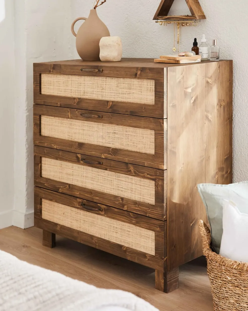Illustration numéro 2 du produit Commode sapin massif fibres naturelles marron 4 tiroirs