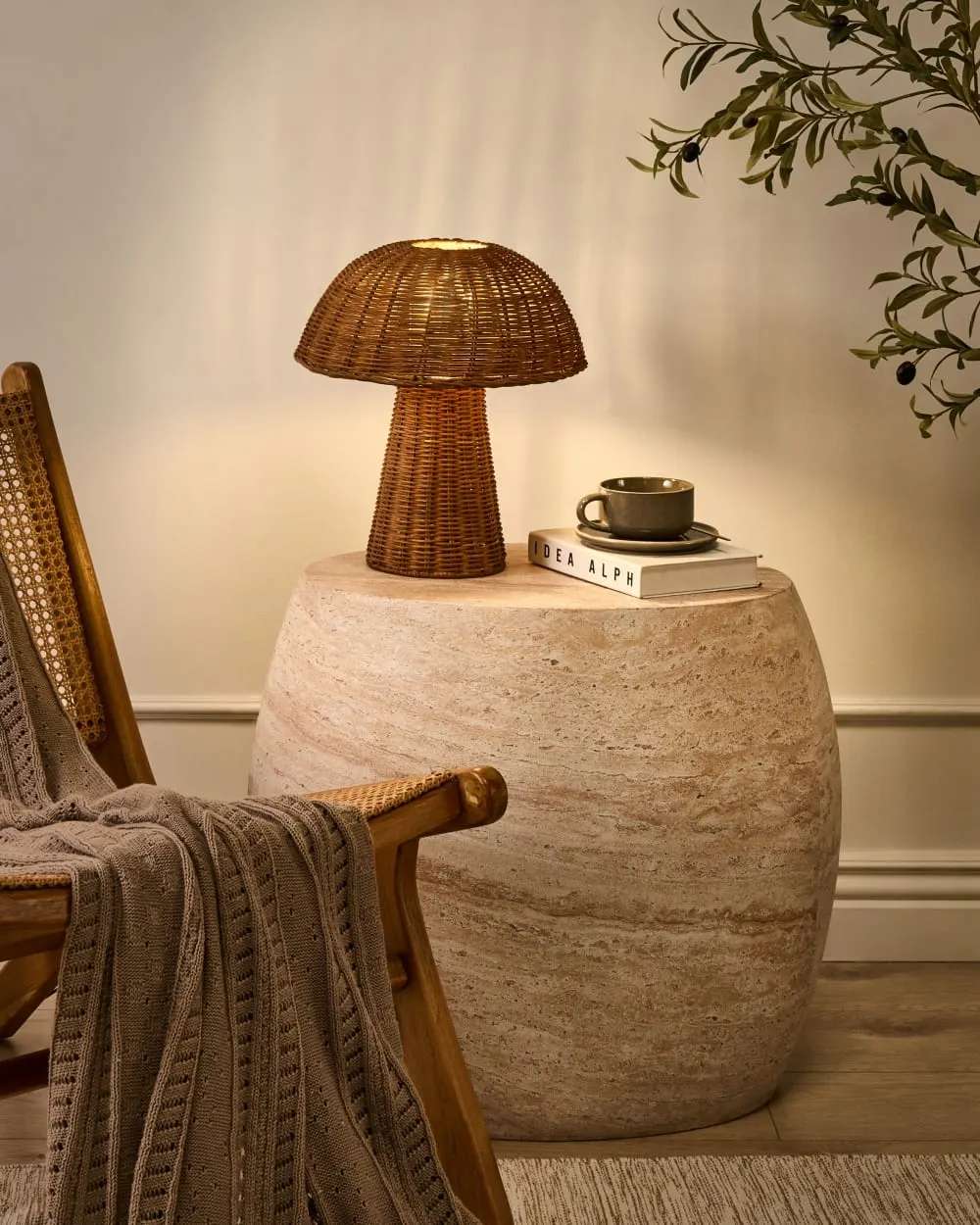 Illustration numéro 2 du produit Lampe à poser champignon rotin naturel