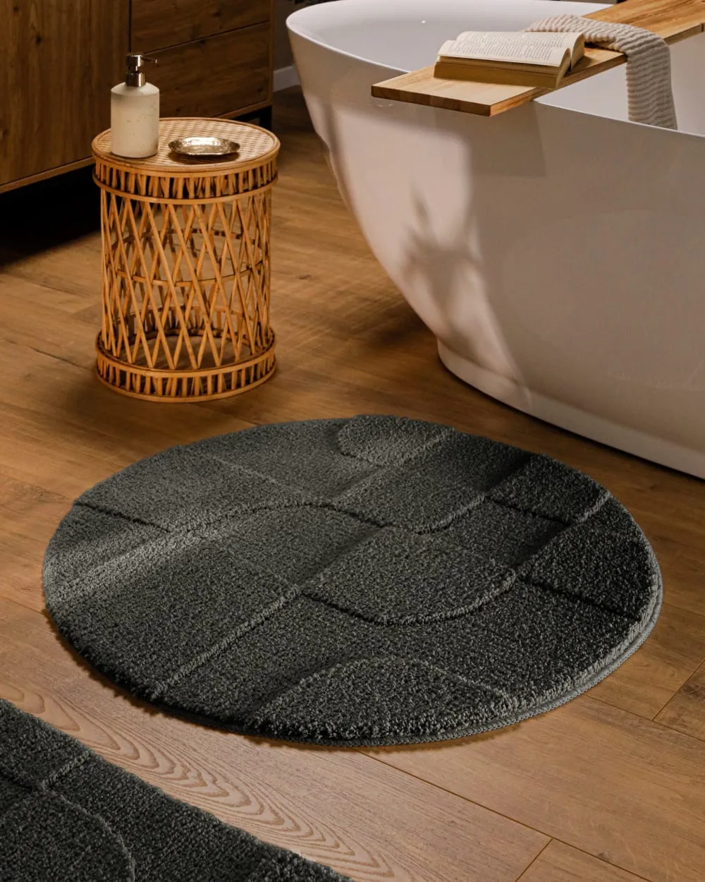 Illustration numéro 2 du produit Tapis de bain rond à relief anthracite 80 rd.