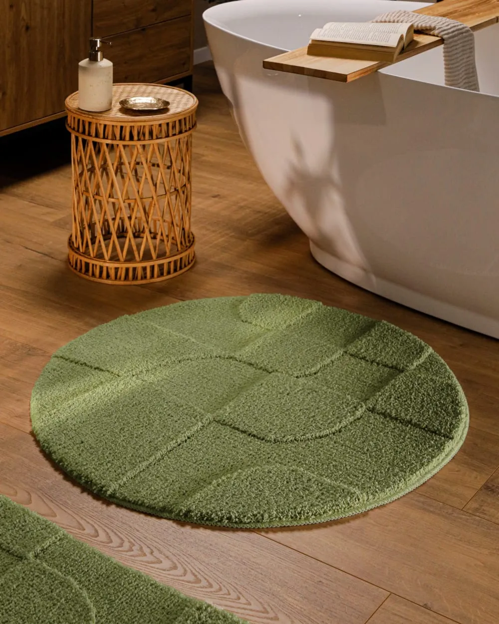 Illustration numéro 2 du produit Tapis de bain rond à relief vert olive 80 rd.