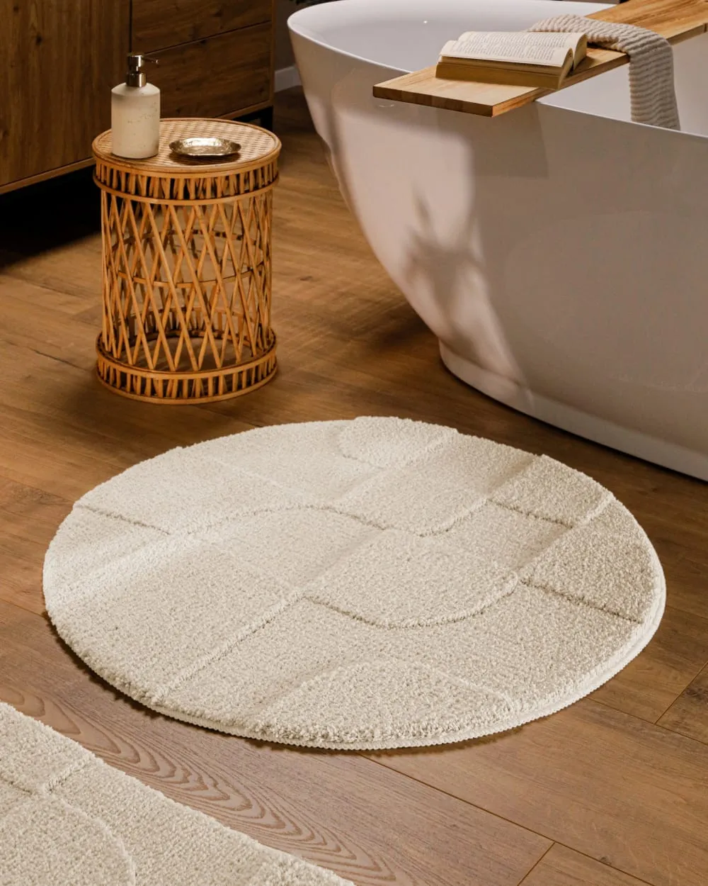 Illustration numéro 2 du produit Tapis de bain rond à relief blanc crème 80 rd.