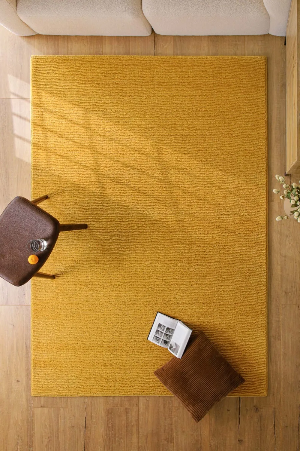 Illustration numéro 2 du produit Tapis en laine avec relief jaune 200x300