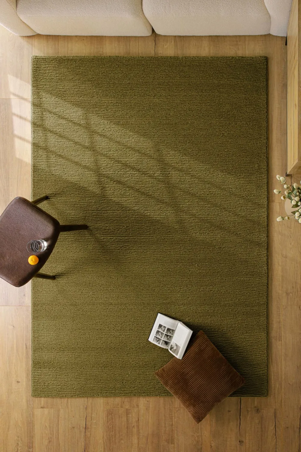 Illustration numéro 2 du produit Tapis en laine avec relief vert olive foncé  160x230