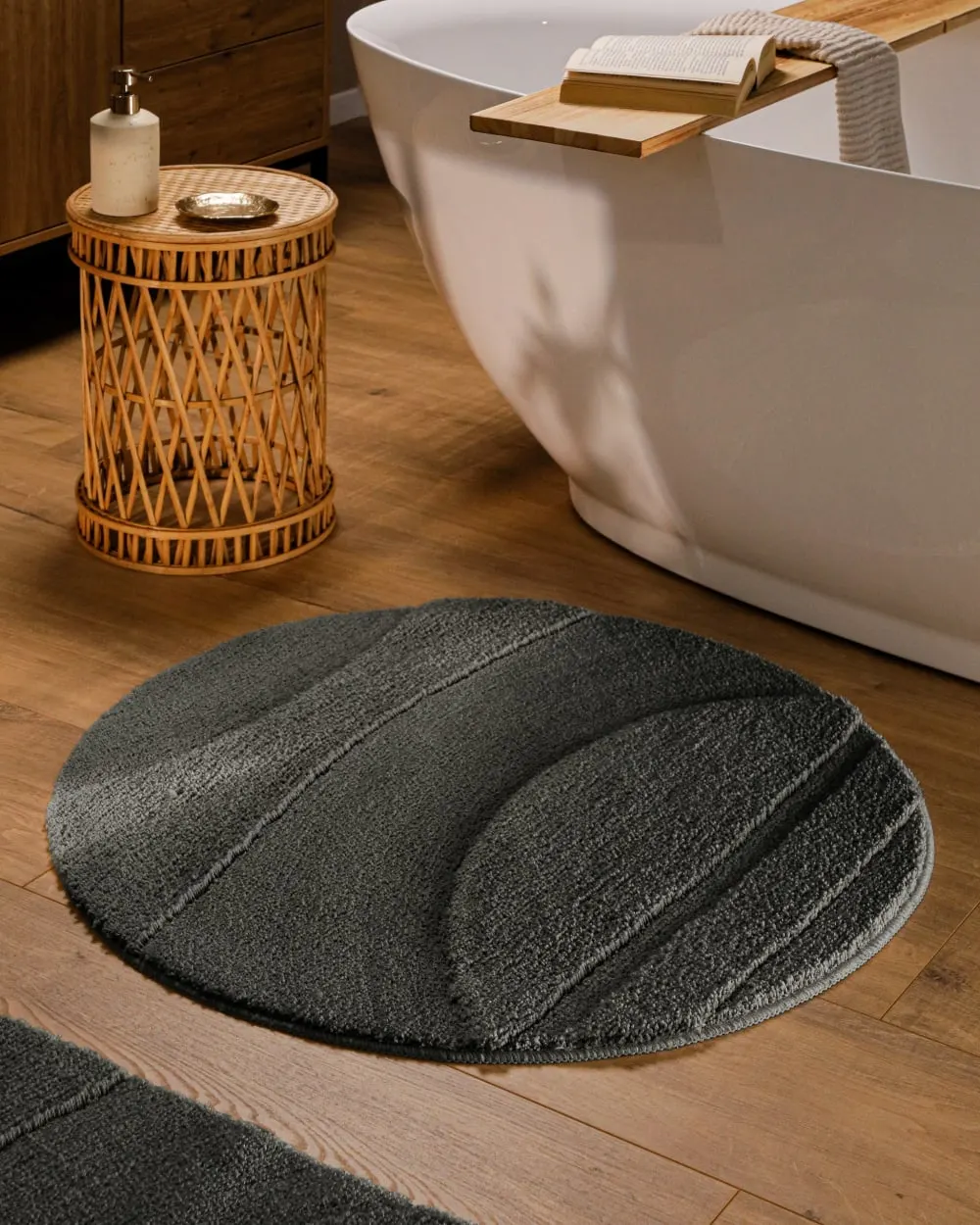 Illustration numéro 2 du produit Tapis de bain rond à relief anthracite 80 rd.