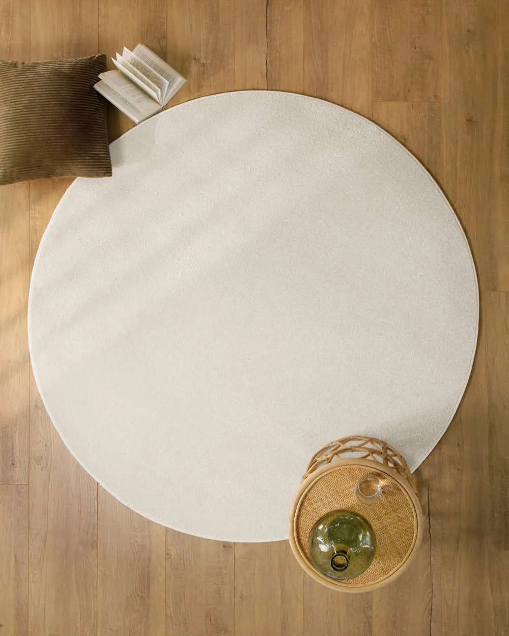Illustration numéro 2 du produit Tapis rond tissé velours ras blanc crème 160 rd.