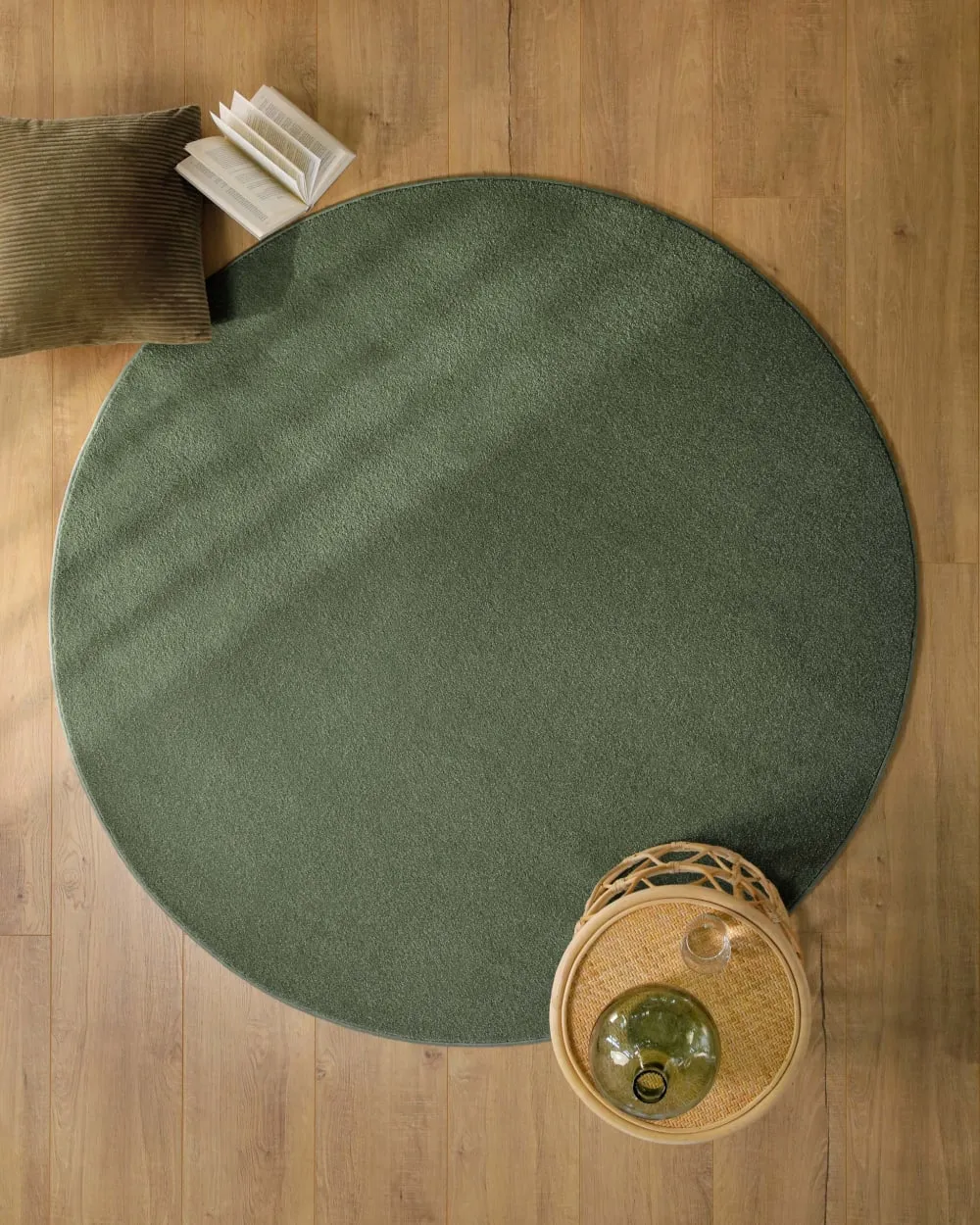 Illustration numéro 2 du produit Tapis rond tissé velours ras vert foncé 200 rd.