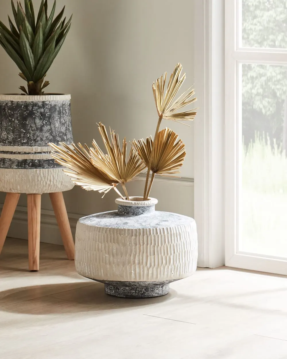 Illustration numéro 2 du produit Vase à fleurs 32 cm céramique beige