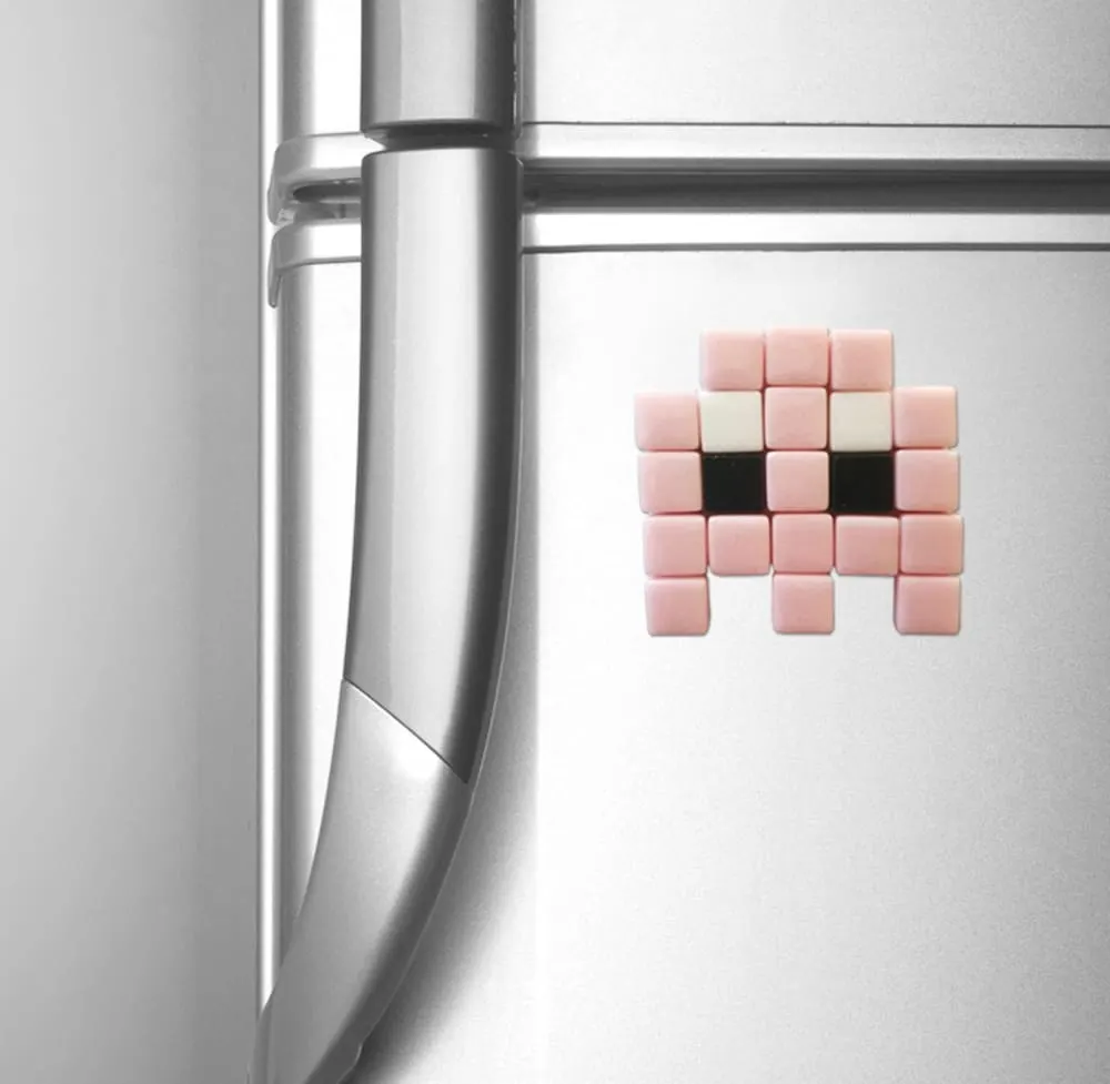Illustration numéro 2 du produit Mosaïque décorative en verre magnétique frigo fantome #01 rose