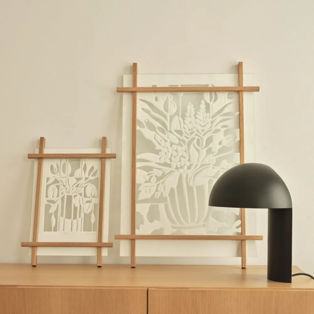 Illustration numéro 2 du produit Lampe de table en acier coloris noir