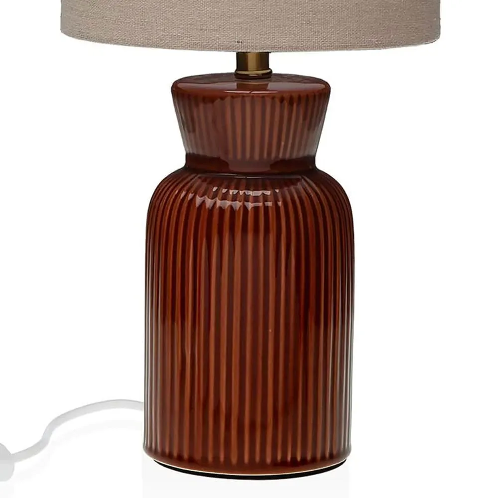 Illustration numéro 2 du produit Lampe à poser en céramique marron et abat-jour gris 18x18x39cm