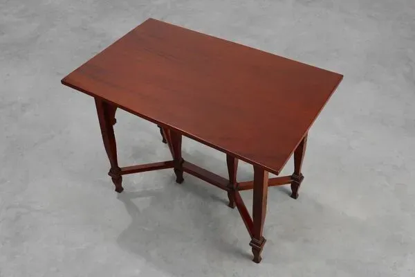 Illustration numéro 2 du produit Table d'appoint par H.F. Jansen & Zonen, Amsterdam, Pays-Bas, vers 1910