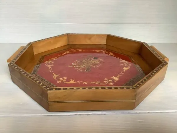 Illustration numéro 2 du produit Plateau en bois style vénitien