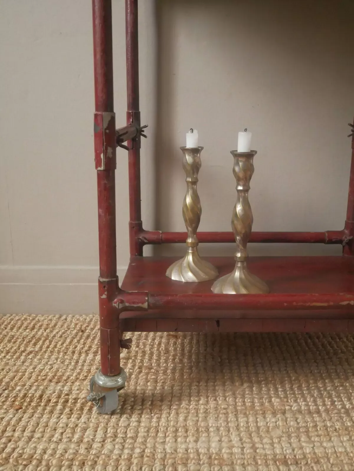 Illustration numéro 2 du produit Desserte brocante meuble d'appoint bois patiné usé fabrication artisanale industrielle atelier