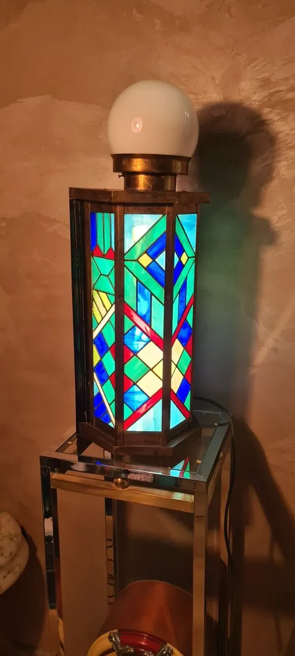Illustration numéro 2 du produit Lampe vitrail, art deco ecadrement laiton, 60x30