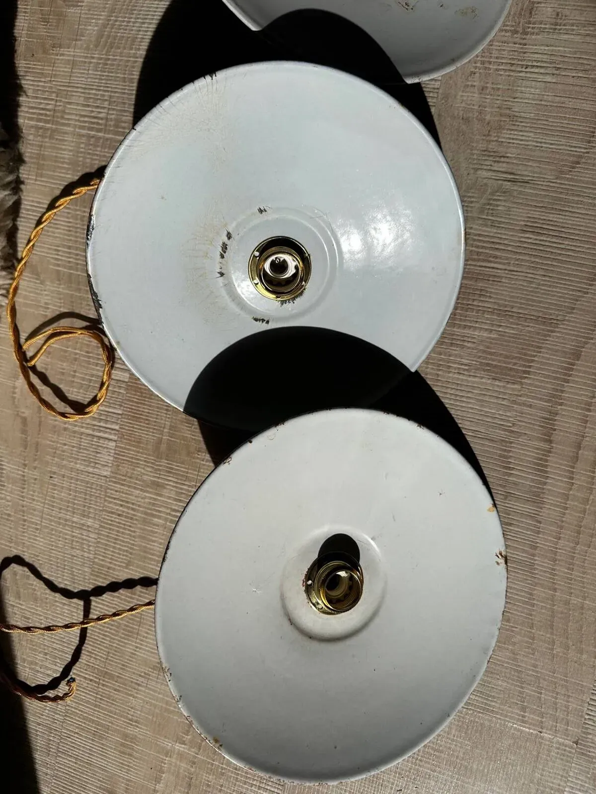 Illustration numéro 2 du produit Trio de suspension abat jour tôle émaillée vintage verte