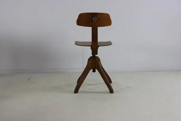 Illustration numéro 2 du produit Chaise de bureau Europa design allemand des années 20 pour Olympia Büromaschinenwerke AG