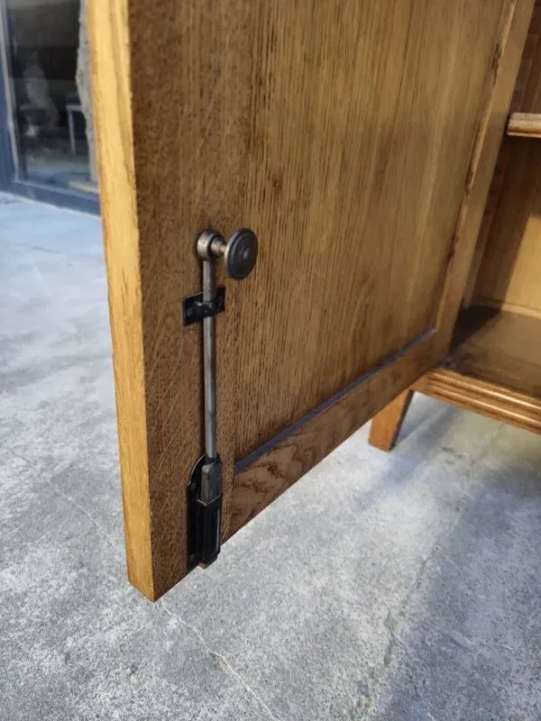 Illustration numéro 2 du produit Vitrine parisienne d'école en chêne, 1950