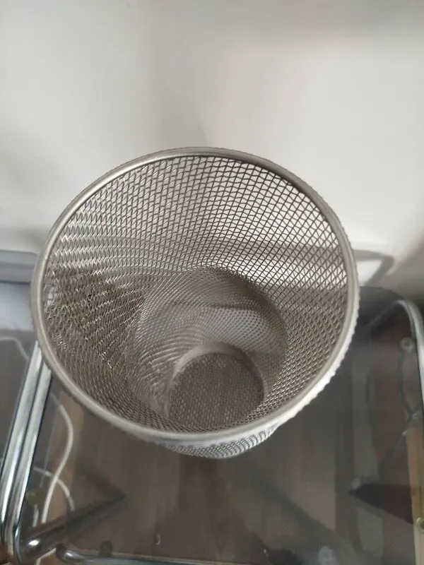 Illustration numéro 2 du produit Pichet décoratif en maille métallique vintage