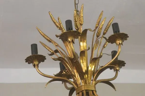 Illustration numéro 2 du produit Lustre en tôle plaquée or en forme de gerbe de blé par Hans Kögl, années 1960