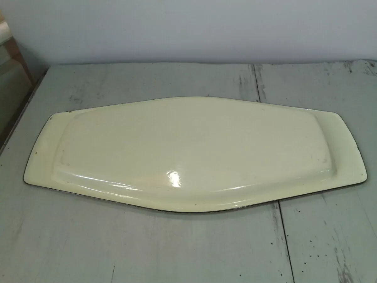 Illustration numéro 2 du produit Plateau ancien en tôle émaillée années 60