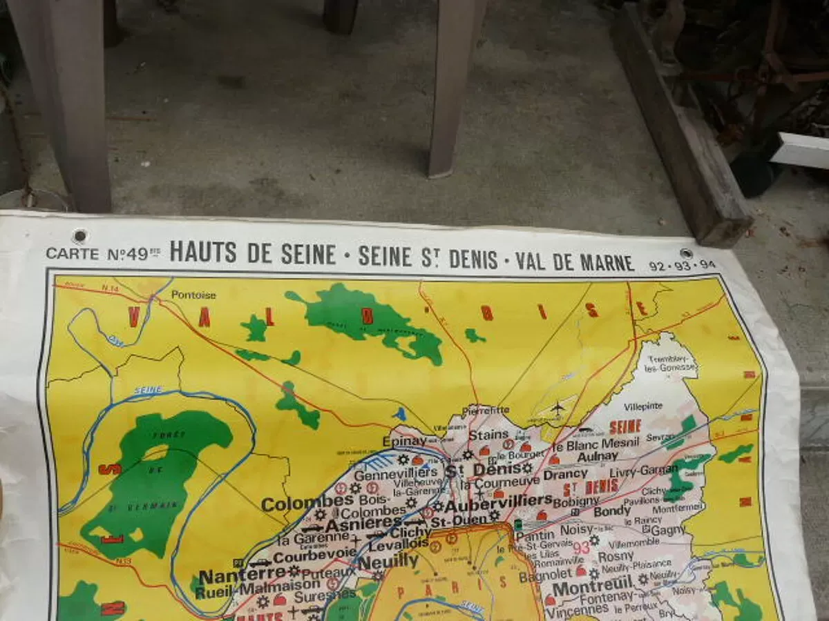 Illustration numéro 2 du produit Affiche scolaire N°49  Hatier 1969 Paris et banlieue