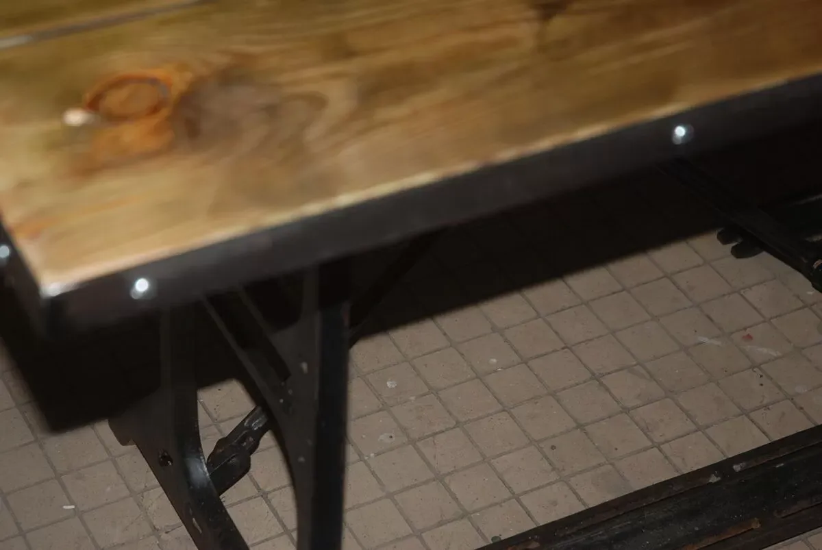 Illustration numéro 2 du produit Table