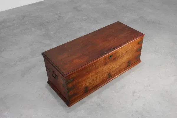 Illustration numéro 2 du produit Coffre à couvertures en teck néerlandais antique du 19ème siècle, Pays-Bas