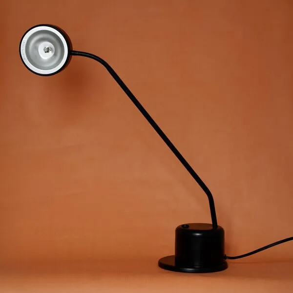 Illustration numéro 2 du produit Lampe de bureau minimaliste noire mate – Design industriel des années 50