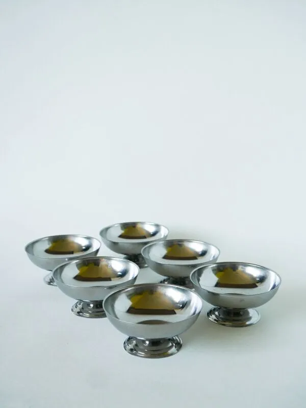 Illustration numéro 2 du produit Lot de 6 coupes à glace en inox, pieds large, Design, 1970 - 4.5 X 9 cm