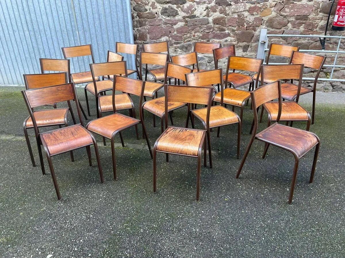 Illustration numéro 2 du produit 20 chaises d'école vintage en métal et bois design Mid-century vintage 1960 french Mullca