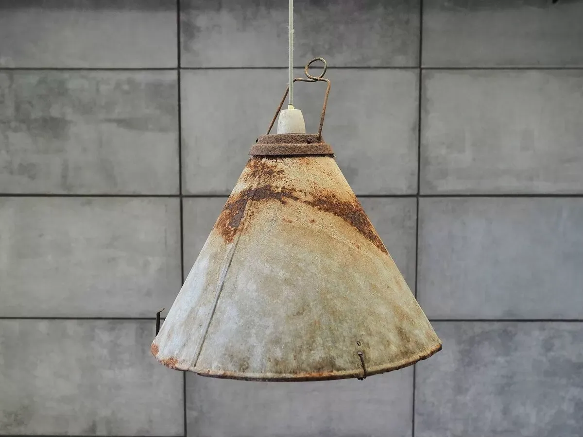 Illustration numéro 2 du produit Lampe en métal, style industriel, années 50