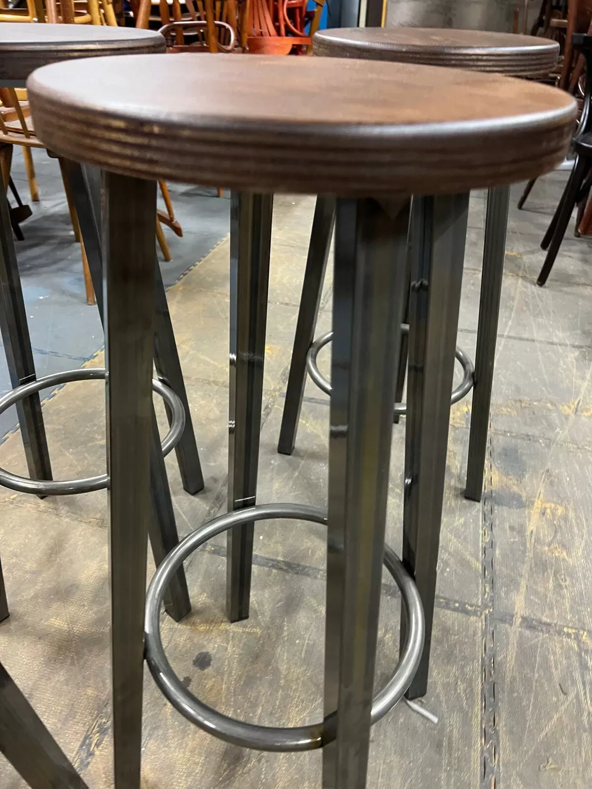 Illustration numéro 2 du produit Lot de 4 tabourets