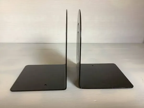 Illustration numéro 2 du produit Paire de serre livres métal noir