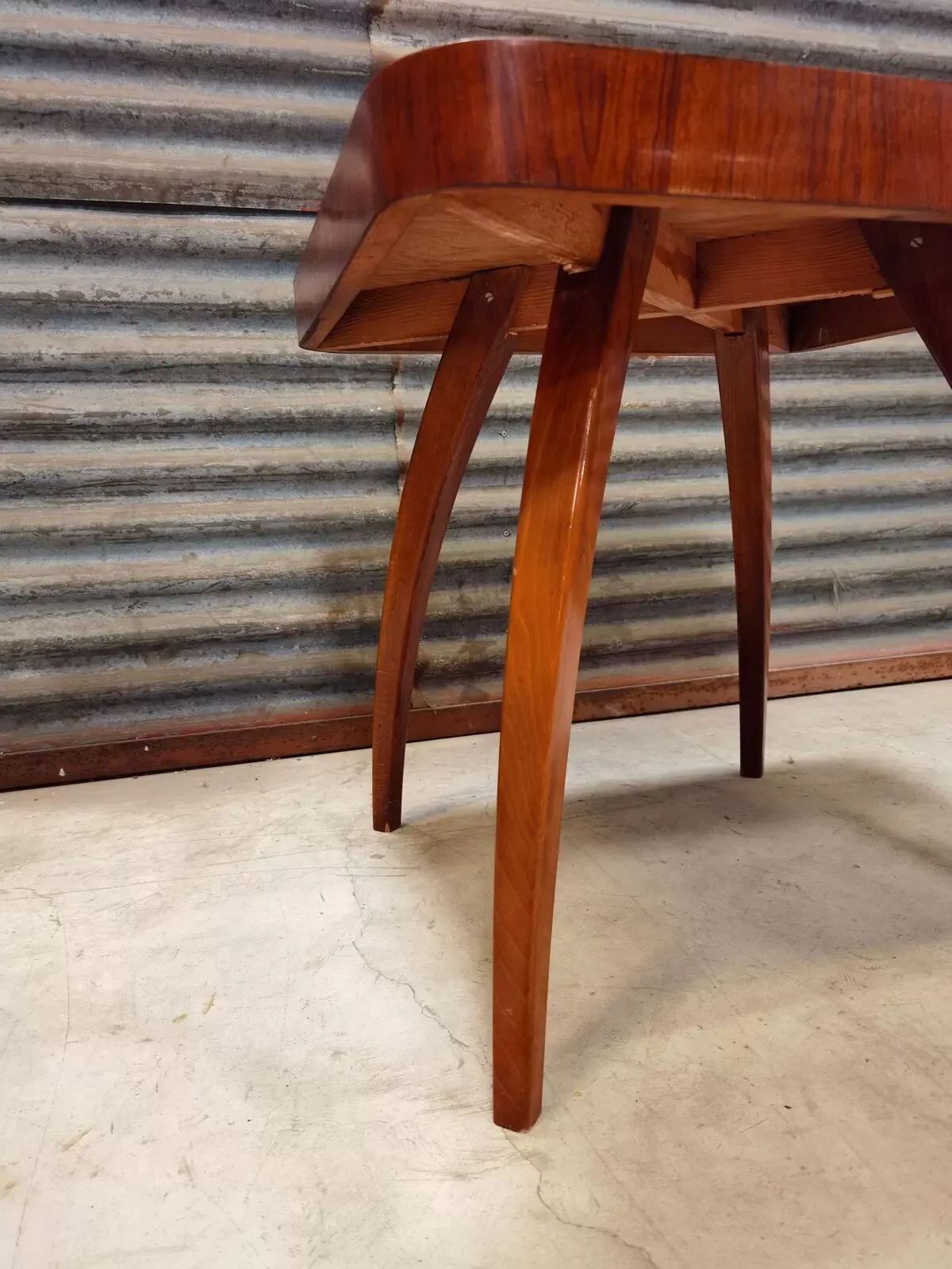 Illustration numéro 2 du produit Table H 259 Spider Jindřich Halabala pour Up Zavody