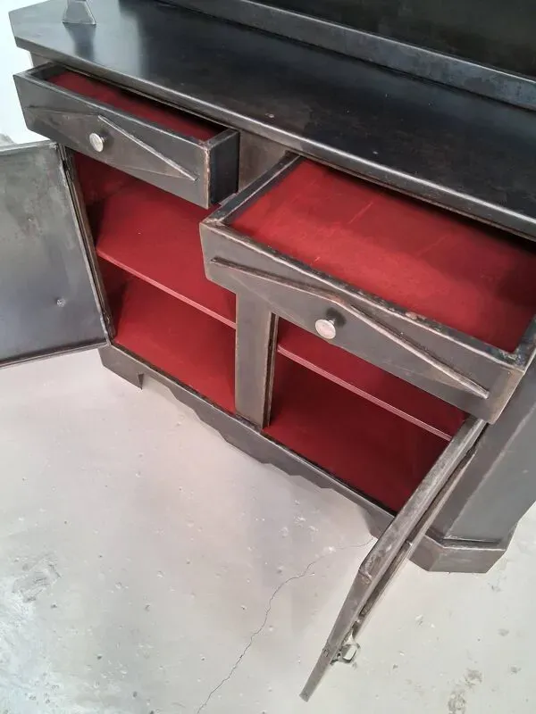 Illustration numéro 2 du produit Meuble de métier métallique