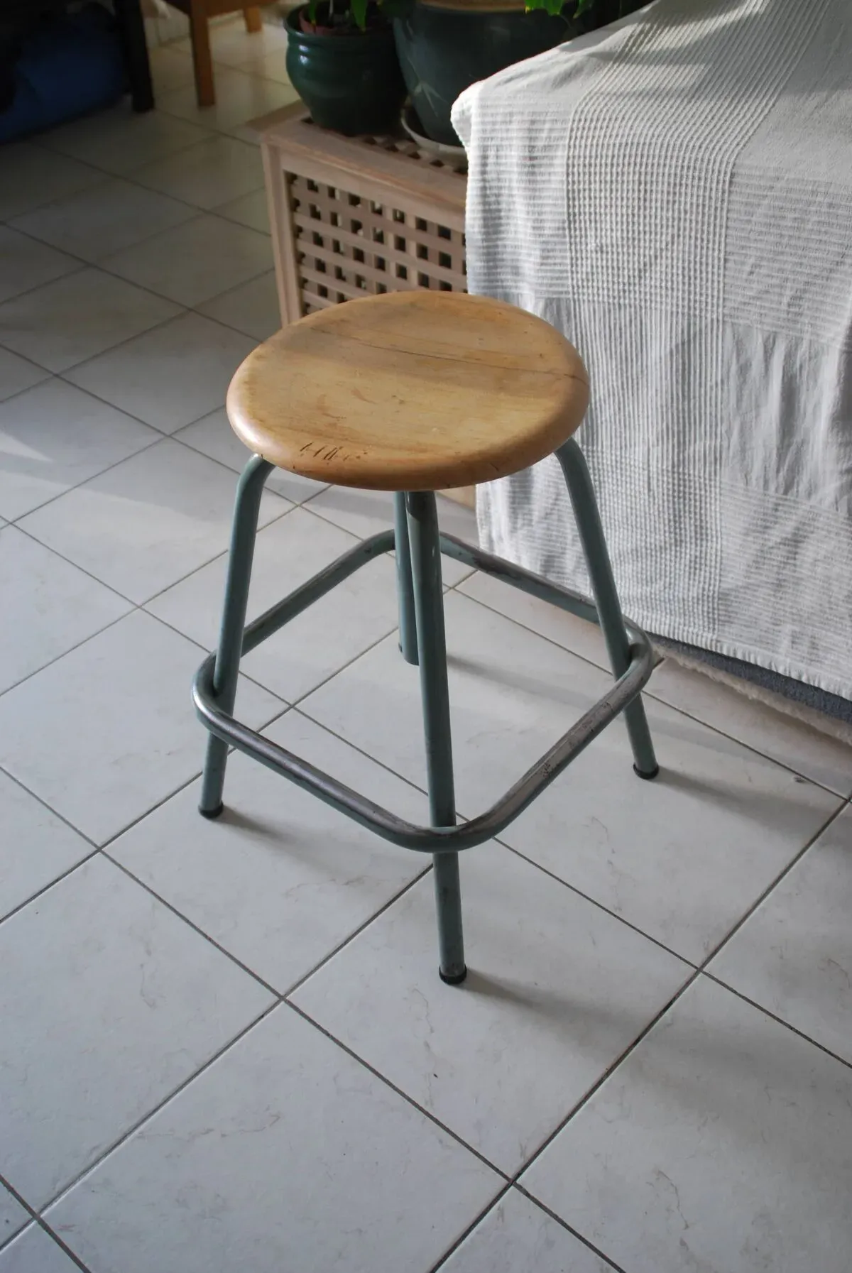 Illustration numéro 2 du produit Tabouret industriel