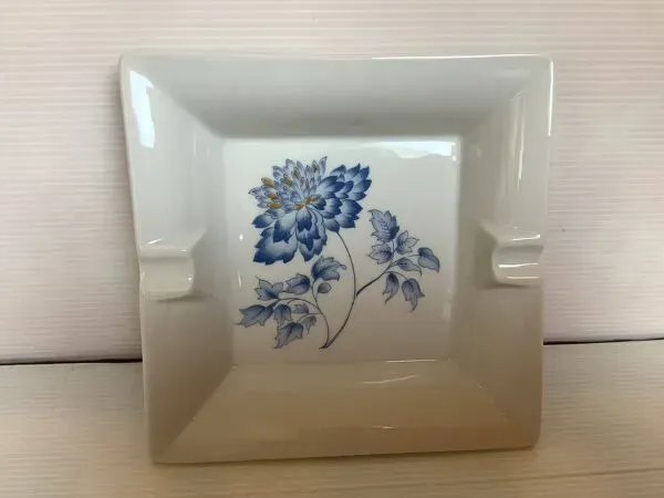 Illustration numéro 2 du produit Vide poche cendrier fleurs Philippe Deshoulières