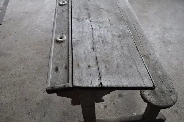 Illustration numéro 2 du produit Bureau écolier 6 places.