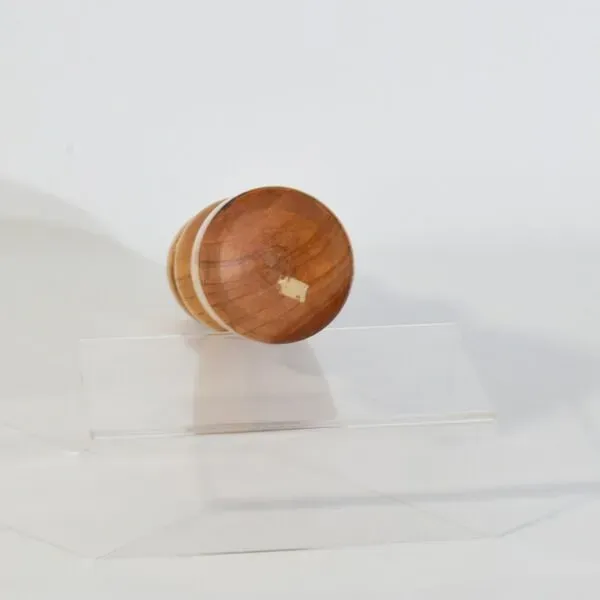 Illustration numéro 2 du produit Bougeoir en bois massif tourné et laiton